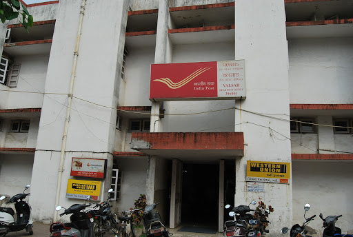 India Post Office, Head Post Office Off SH 67 Near Circuit House, Station Rd, Dhobi Talao, Valsad, Gujarat 396001, India, Shipping_and_postal_service, state GJ