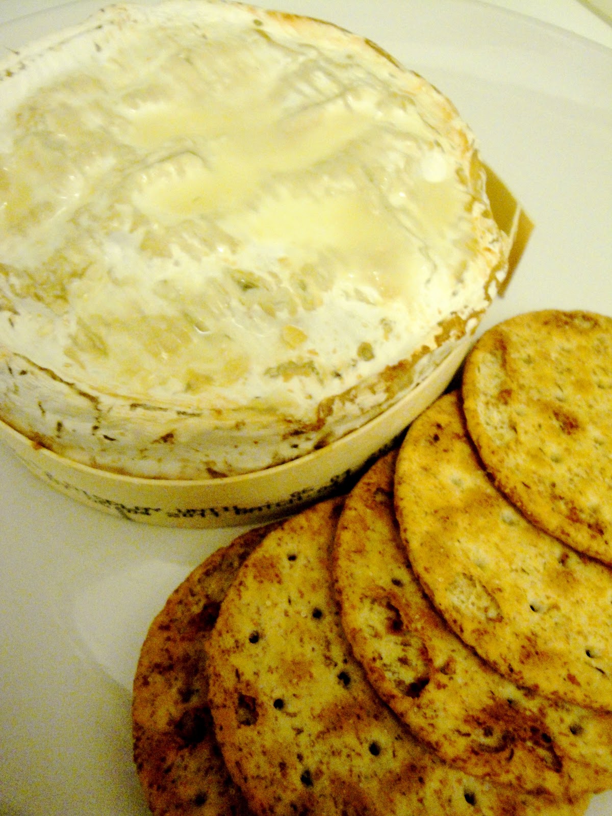 Culinary Conquests: Camembert Baked in the Box