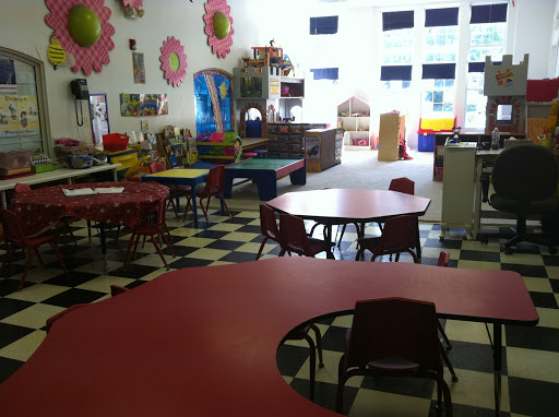 Day Care Center «Oak Hill Daycare», reviews and photos, 2600 Crystal Lake Rd, Oakwood Hills, IL 60013, USA