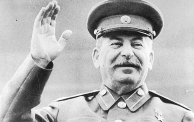 O então líder soviético, Josef Stalin: "Liquidar os kulaks como classe!". (CAWTHORNE, 2012, p. 123) Fotografia: autor desconhecido. O então líder soviético, Josef Stalin: "Liquidar os kulaks como classe!". (CAWTHORNE, 2012, p. 123) Fotografia: autor desconhecido.