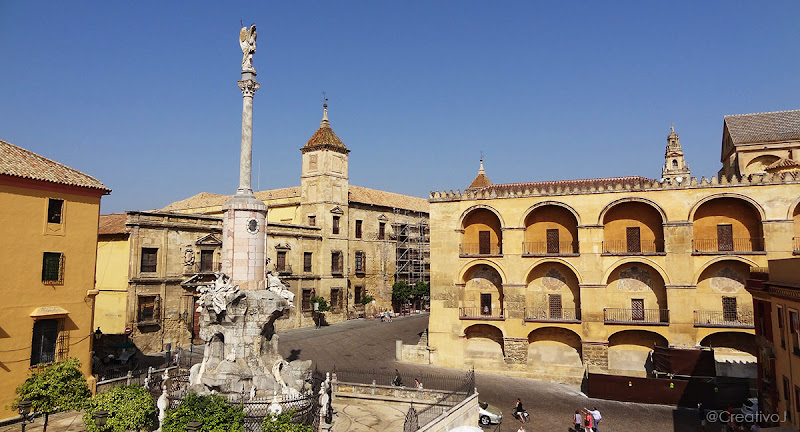Estatua, Triunfo San Rafael, Plaza del Triunfo, Mezquita Catedral, Córdoba, Mirador, Puerta del Puente