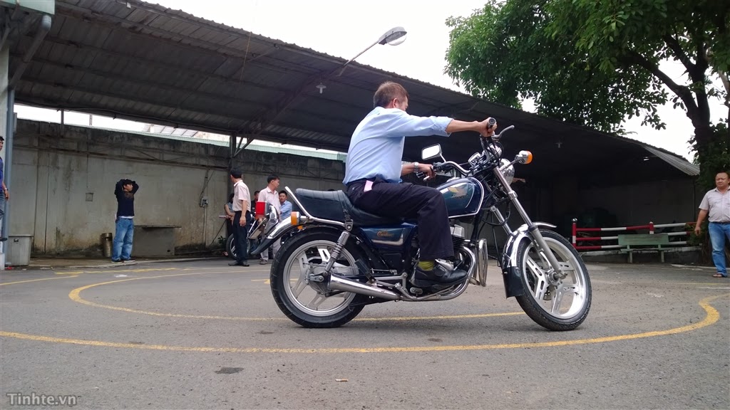 Học lí thuyết và chạy thử sa hình thí điểm Thi bằng lái A2 thi-bang-lai-a2 (18).