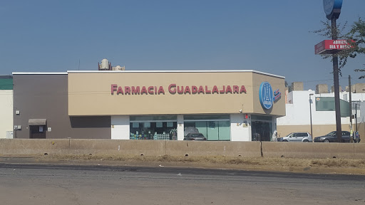 Farmacia Guadalajara, Carretera Libre a Zapotlanejo 1393, Residencial Arrayanes, 45419 San Pedro Tlaquepaque, Jal., México, Farmacia | JAL
