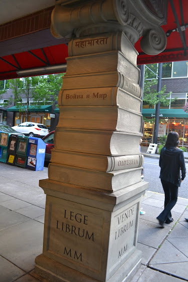 Книжный магазин Павелс Букс, Портленд, штат Орегон (Powell's Books, Portland, Oregon) Книжный магазин Павелс Букс, Портленд, штат Орегон (Powell's Books, Portland, Oregon)