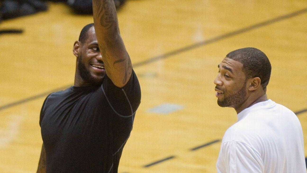 LeBron James congratulates Romeo Travis for huge game