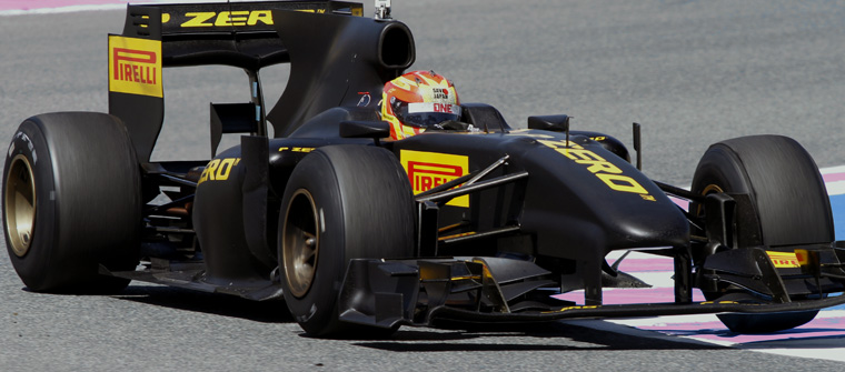 Renault R30, el coche de pruebas de Pirelli