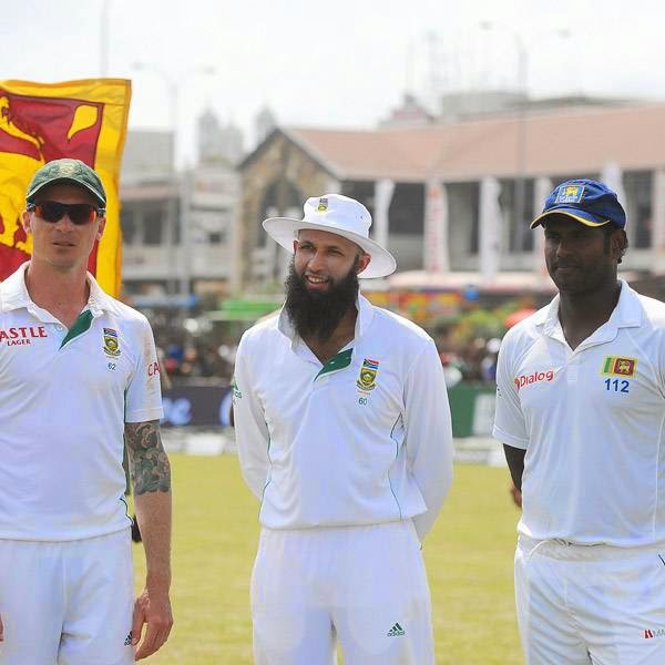 South African cricket captain Hashim Amla (C), teammate Dale Steyn (L) and Sri Lanka cricket captain Angelo Mathews look on during a presentation ceremony after the opening Test match between Sri Lanka and South Africa at the Galle International Cricket Stadium in Galle on July 20, 2014. 