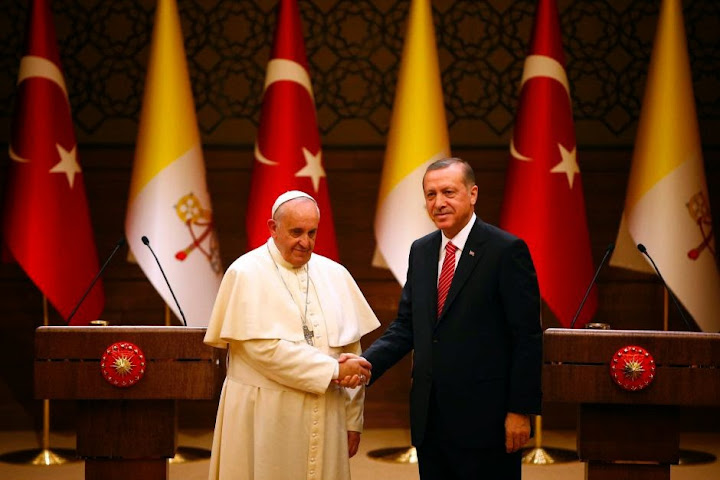 Pope Francis stresses Christian unity and condemns Muslim violence