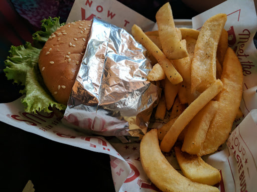 Hamburger Restaurant «Red Robin Gourmet Burgers», reviews and photos, 4805 S Loop 289, Lubbock, TX 79424, USA