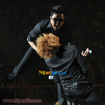 Wheesung และ Kim Taewoo ประสบความสำเร็จกับงานคอนเสิร์ตร่วมกันของทั้งคู่