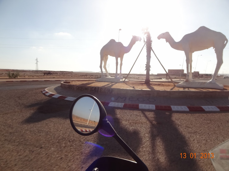 Marrocos e Mauritãnia a Queimar Pneu e Gasolina - Página 4 DSC05721