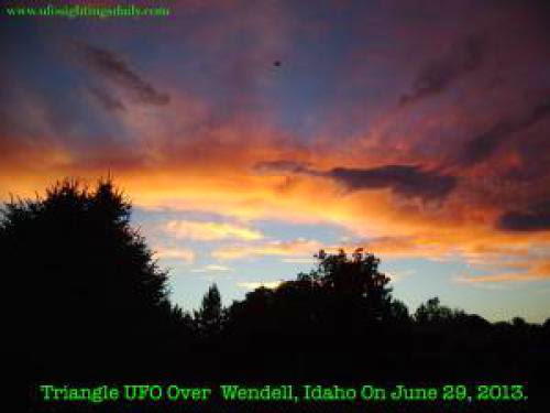 Email Report Triangle Ufo During Sunset Over Wendell Idaho On June 29 2013