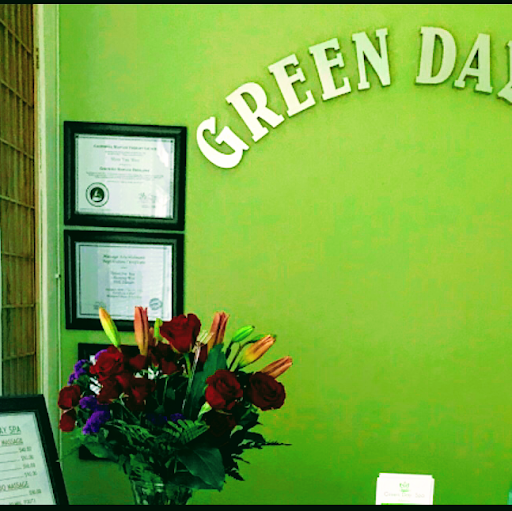 Green Day Spa & Massage logo