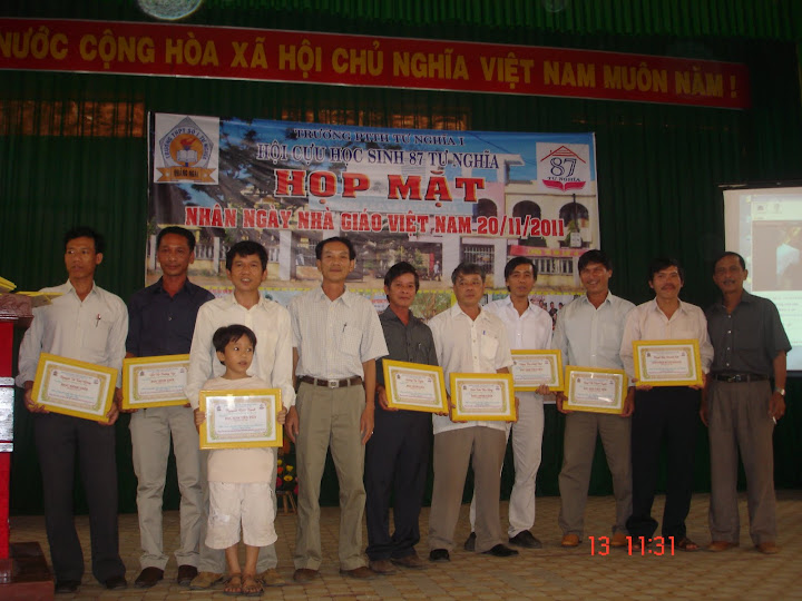 Chào mừng Ngày nhà giáo Việt Nam 20/11 2010 - Page 3 DSC00034