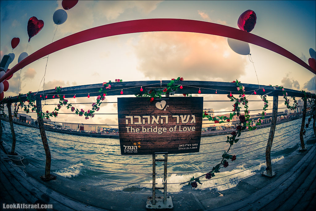 Message bridge. Мост Тель Авив. Тель Авив мост любви. Мост Тель Авив Сантьяго. Я люблю Тель Авив.