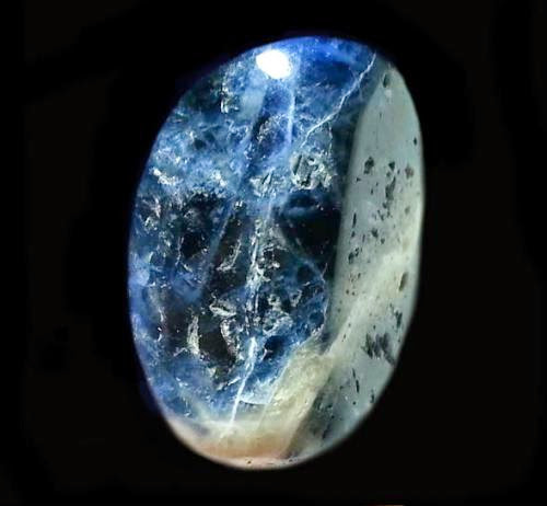 Sodalite Crystal Healing And Metaphysical Properties Meaning And Uses