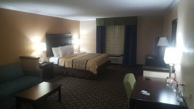 Photos of Days Inn & Suites - Savannah North I-95
