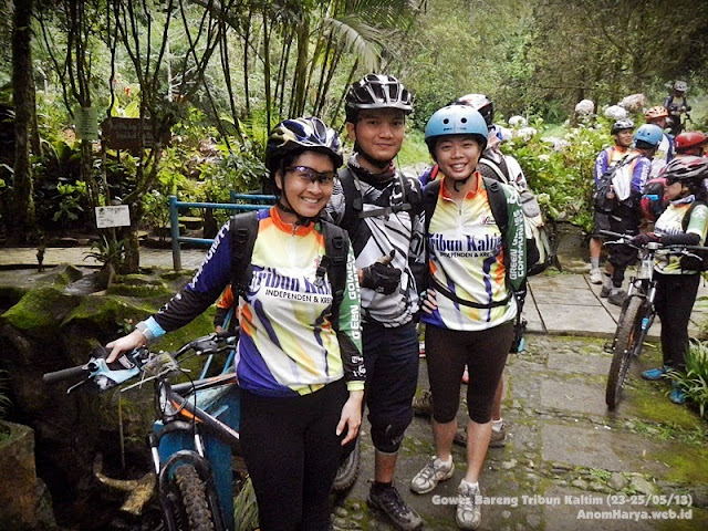 Foto bareng 2 Srikandi GGC Tribun Kaltim di Arboretum (Track Cangar - Batu)