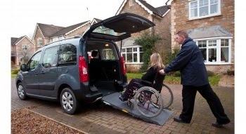 Samochody Dla Niepełnosprawnych: Citroen Berlingo Z Rampą Dla Wózka Inwalidzkiego