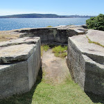 Gum emplacement opposite the Head Lighthouse Keepers cottage (255653)
