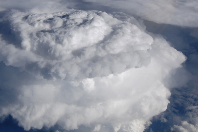 Una nube de tormenta fotografiada a 20.000 m de altitud