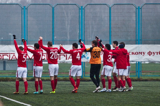 Футболисты матча «Минск» — «Днепр» выходили на разминку через металлоискатели