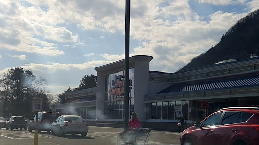 Supermarket «Price Chopper», reviews and photos, 1025 Pennsylvania Ave, Matamoras, PA 18336, USA