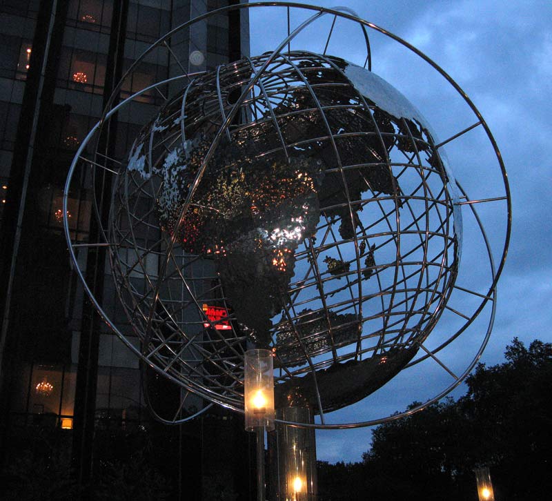 Бродвей, Нью-Йорк, США - 16 июня 2011 года columbus circle