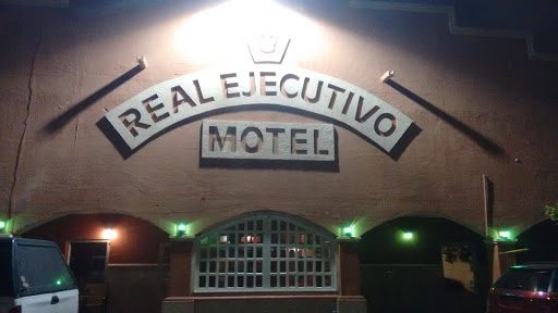 Hotel Real Ejecutivo, Calle Canales 2021, Sector Centro, 88000 Nuevo Laredo, Tamps., México, Hotel en el centro | TAMPS