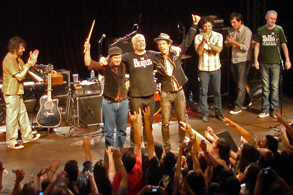 Mil aplausos para os mil shows do Acústicos & Valvulados