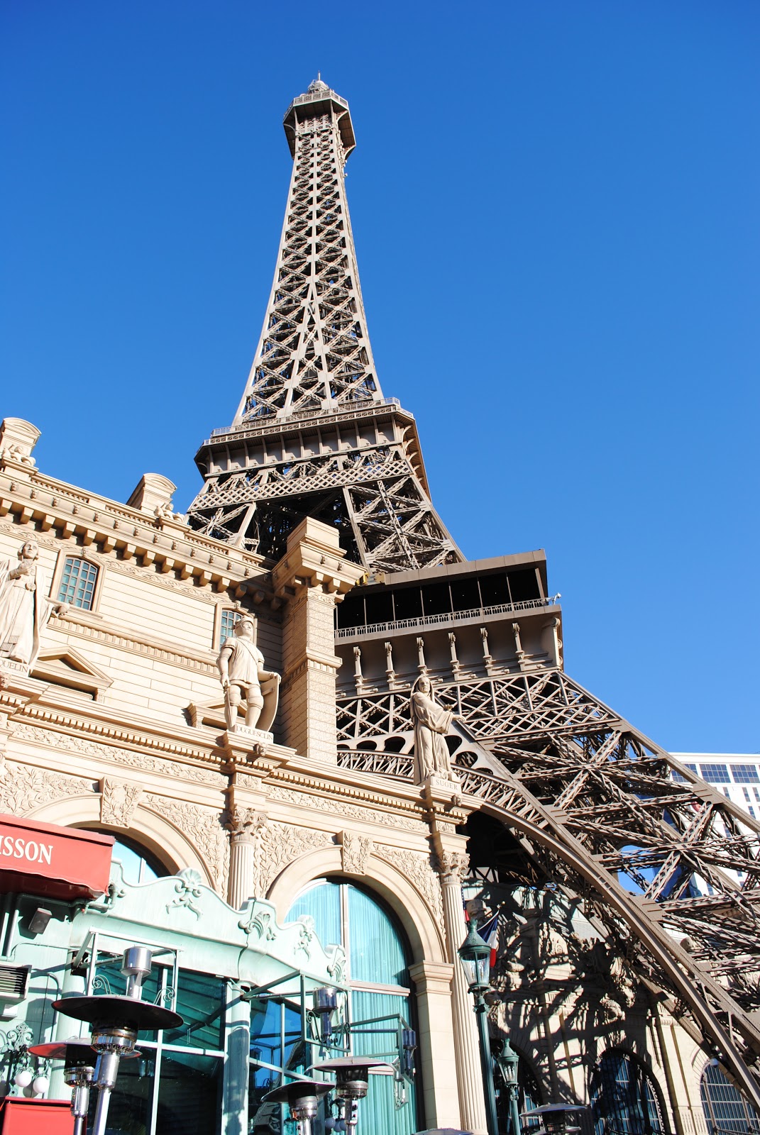 Eiffel Tower Restaurant - Lettuce Entertain You