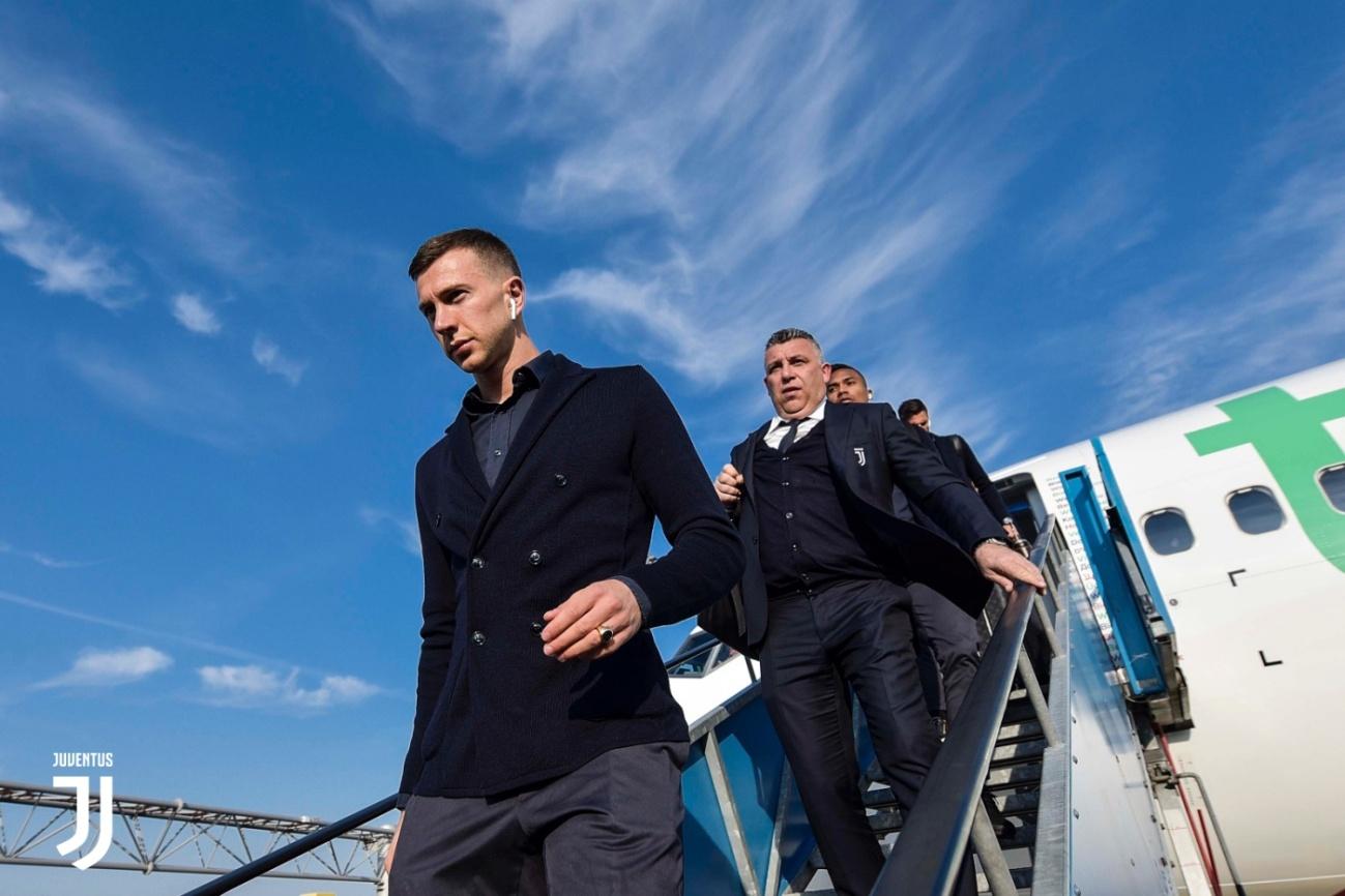 https://www.juventus.com/media/images/galleries/2019/aprile/09-04-2019-viaggio-amsterdam/1_arrivo06.jpg