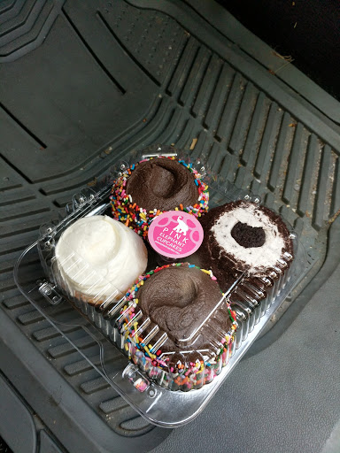 Bakery «Pink Elephant Cupcakes», reviews and photos, 23301 Jefferson Ave, St Clair Shores, MI 48080, USA