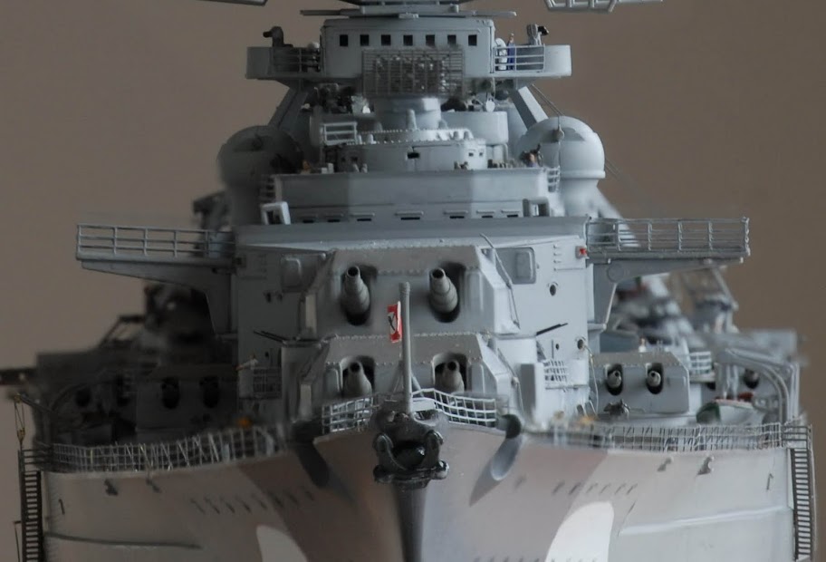 Anfängerglück - Bausatz "Bismarck" 1:350 von Revell mutiert zum  Schulschiff....