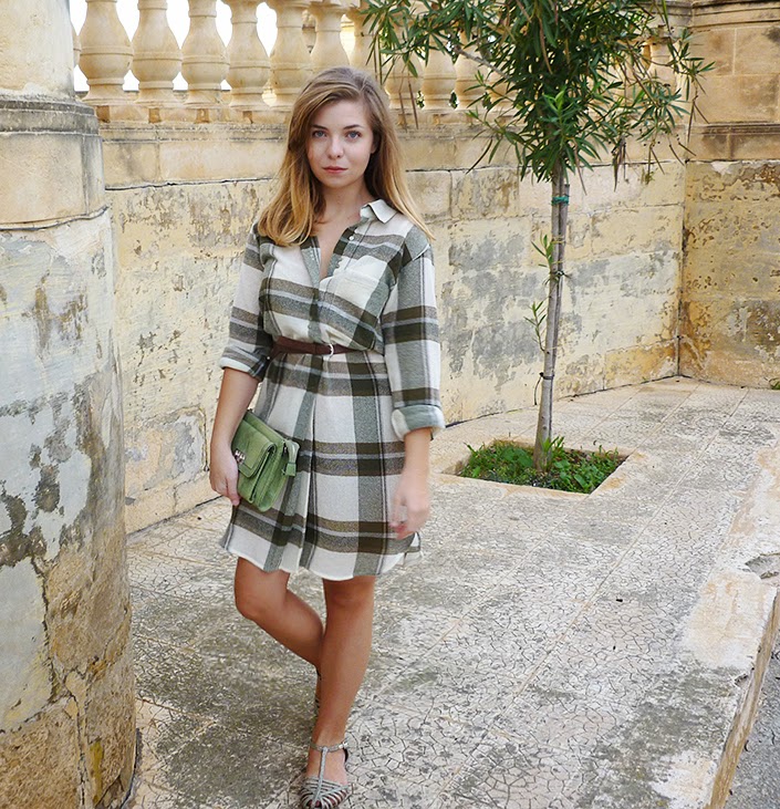 khaki plaid dress, simple and comfy outfit, fall look, everyday outfit idea, fashion inspiration