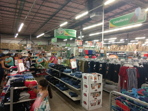 Bodega Aurrera, Lat. Bulevar Fundadores 3565, Postal Cerrito, 25019 Saltillo, Coah., México, Tienda de ultramarinos | COAH