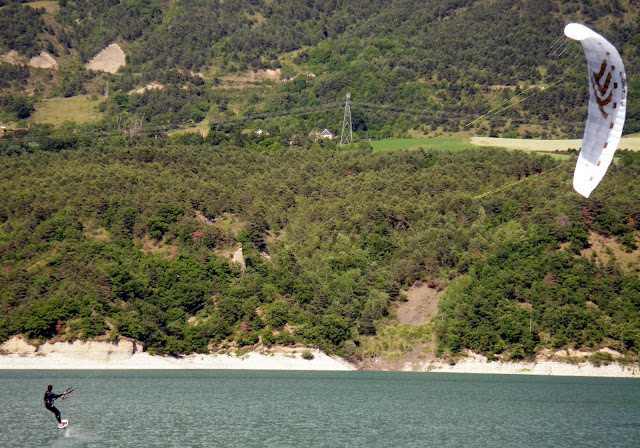 Lac du Monteynard le WE du 18/19 juin? - Page 2 Hydrofoil_79