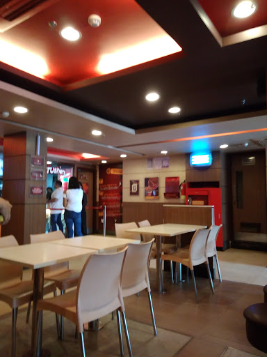 KFC, Shop No. 3, Parnil Palace, 1st Floor, RG Baruah Road, Zoo Road, Tiniali, Guwahati, Assam 781024, India, Delivery_Restaurant, state AS