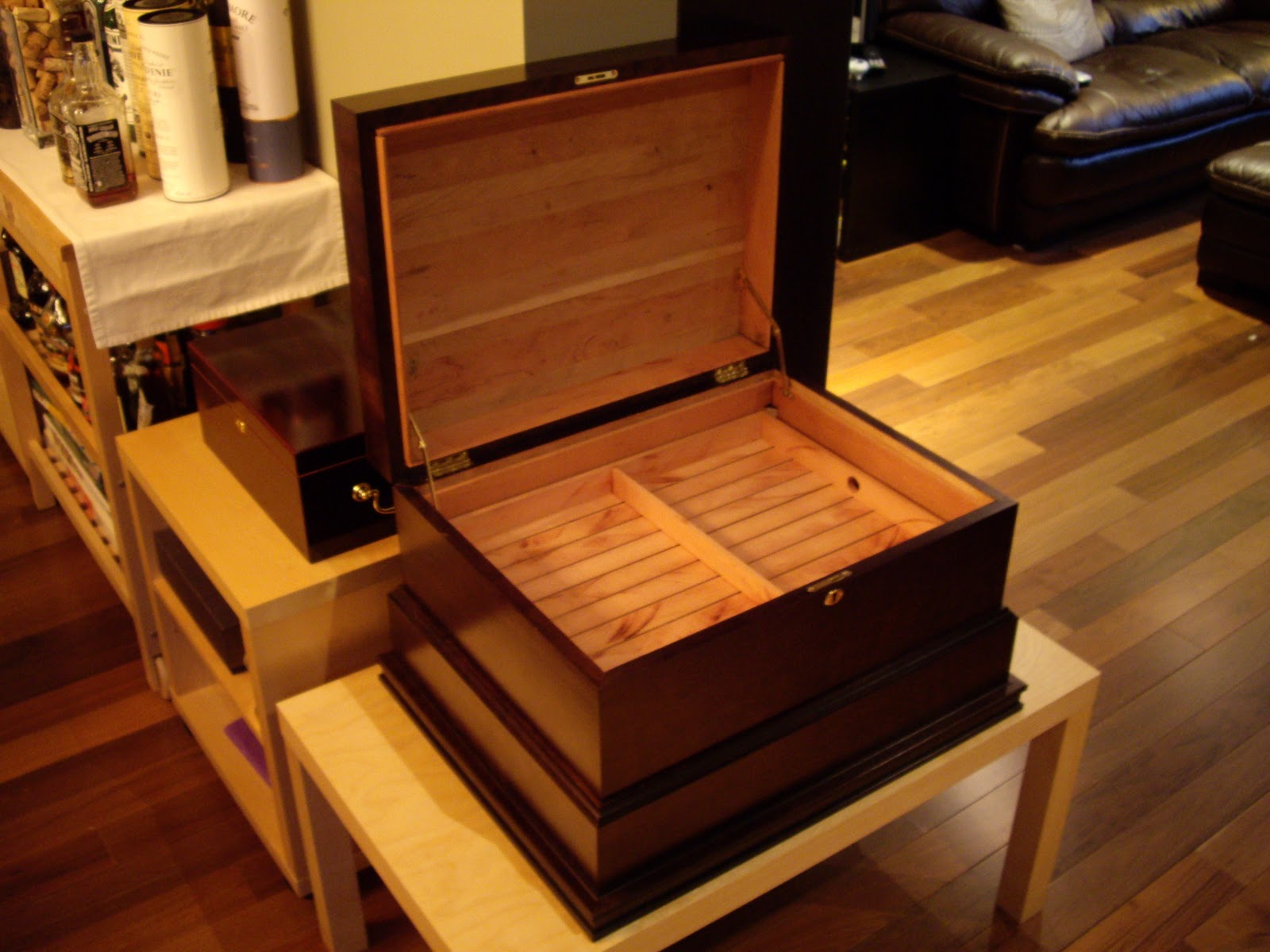 CIGAROMANIA: Finished DIY humidor and more