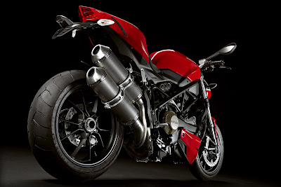 Ducati-Streetfighter_2011_1620x1080_Rear_Angle_01