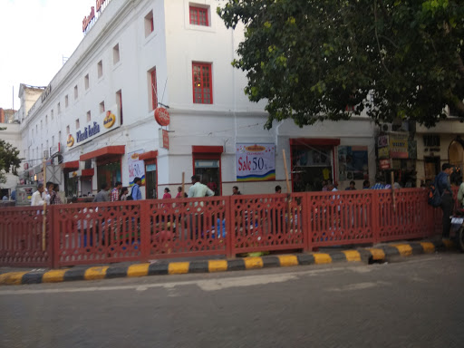 E - Apple, Shop No:17, Palika Parking Extension Complex, Opposite Regal Cinemas, Palika Bazar, Connaught Place, New Delhi, Delhi 110001, India, Telephone_Store, state DL