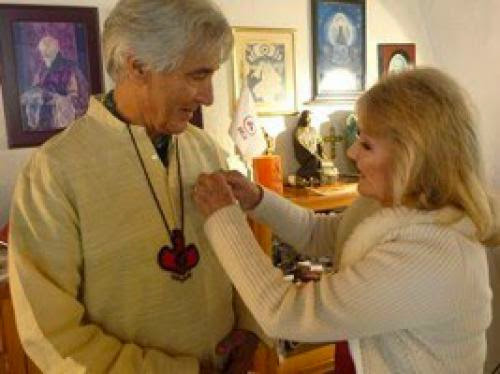 Jos Argelles Recibe La Medalla De Nicholas Roerich