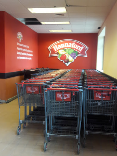 Grocery Store «Hannaford Supermarket», reviews and photos, 201 John E Devine Dr, Manchester, NH 03103, USA
