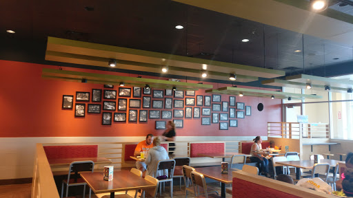 Mexican Restaurant «QDOBA Mexican Eats», reviews and photos, 2721 Edmondson Rd, Cincinnati, OH 45209, USA