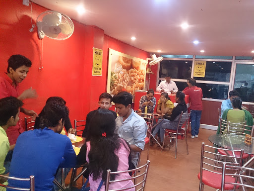 Laziz Pizza, IN FRONT OF SAI MANDIR, Verma Chauraha, Fatehpur, Uttar Pradesh 212601, India, Restaurant, state RJ