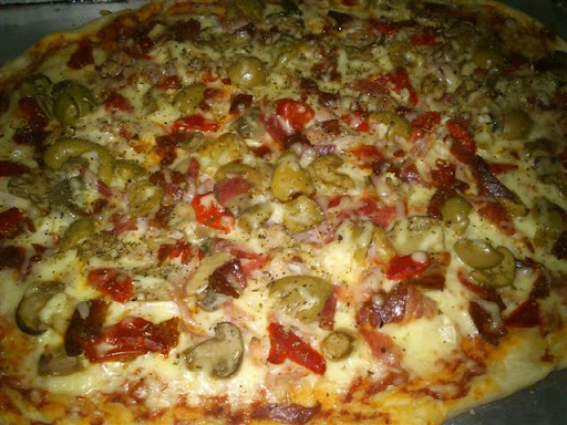 Pizza de todo un poco en Langosta con todo su sabor de iberia parish