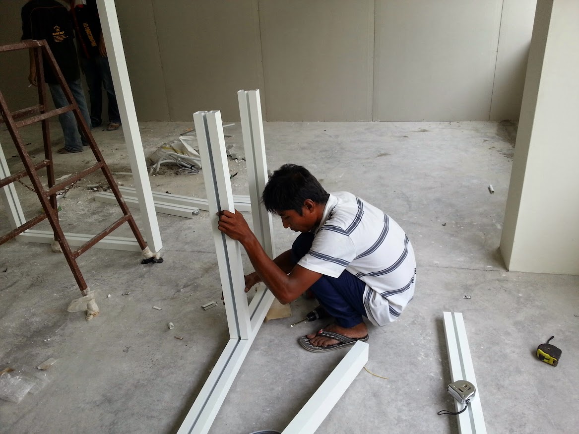 installing aluminium glass partition