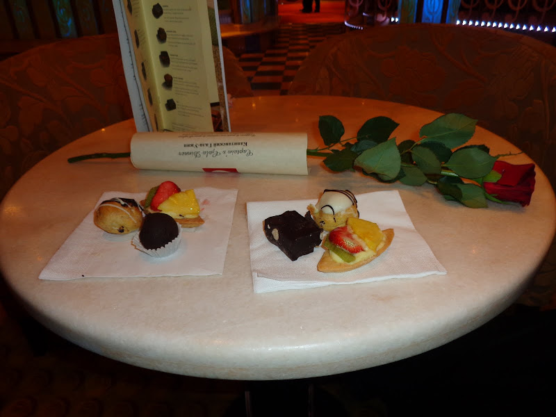 А включите-ка мне усилители качки! А подайте-ка белых пиджаков. Costa Paсifica февраль 13г