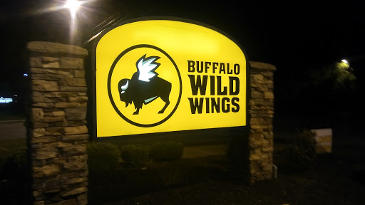 Chicken Wings Restaurant «Buffalo Wild Wings», reviews and photos, 10206 Westport Rd, Louisville, KY 40241, USA