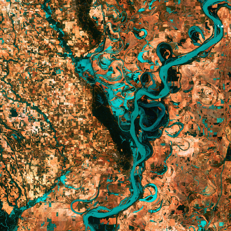 Satellite images acquired by Landsat 7